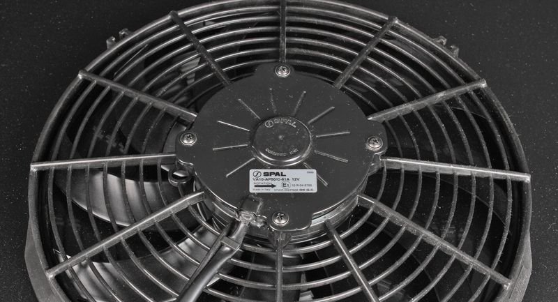 Вентилятор охлаждения SPAL (ВТЯГИВАЮЩИЙ) 12" (305 мм) 12V производительность 2070 м³/ч