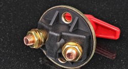 Выключатель массы АКБ 12V, 2-х контактн, с ключом флажкового типа