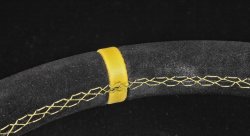 Руль 355мм, большой вылет, замша, желтая нить