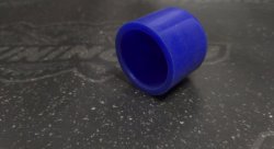 Заглушка силиконовая синяя/черная 28mm