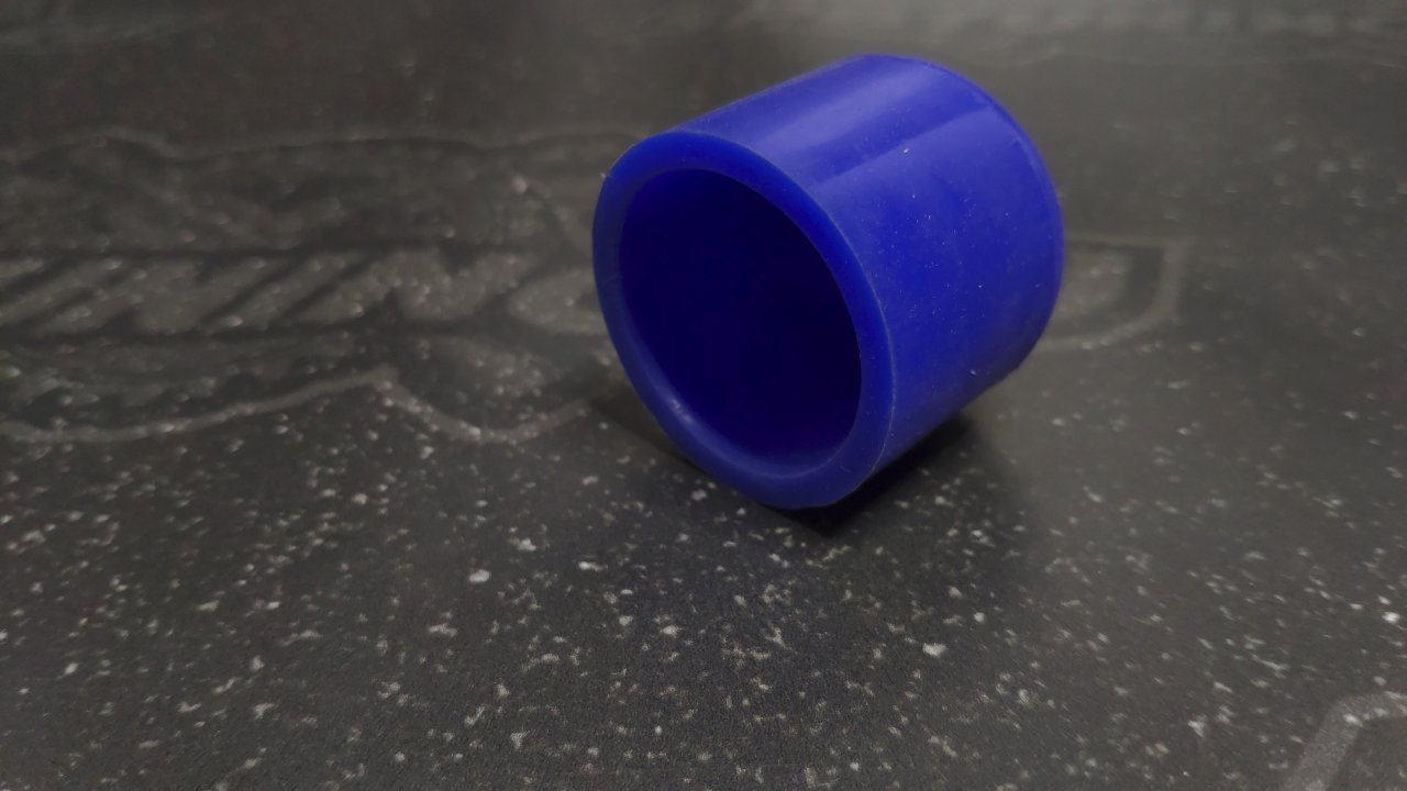 Заглушка силиконовая синяя 32mm