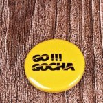 Значок металлический "GO!!! GOCHA"  желтый