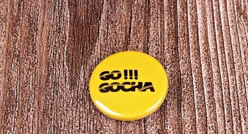 Значок металлический "GO!!! GOCHA"  желтый