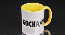 Кружка керамическая "GOCHA/31";, белая, ручка желтая