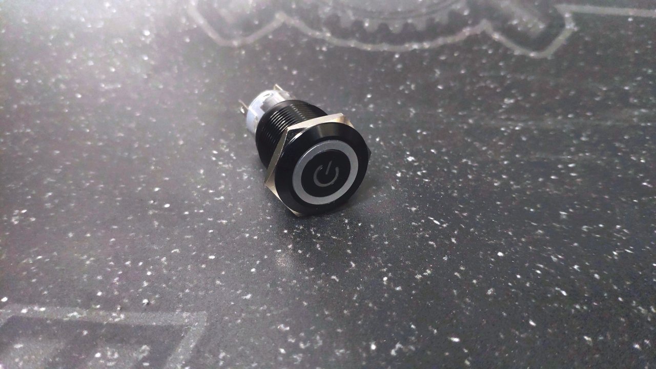 Кнопка черная без фиксации водонепроницаемая 12В 3А - белая подсветка