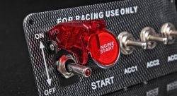 Панель управления карбон, 4 тумблера 2 положения, 1 с защитной крышкой, кнопка запуск двигателя, 12V