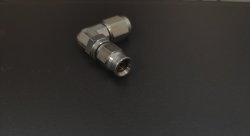 Фитинг мама AN3 90 градусов (3/8X24) под прямой конус, D-03 нерж. сталь.