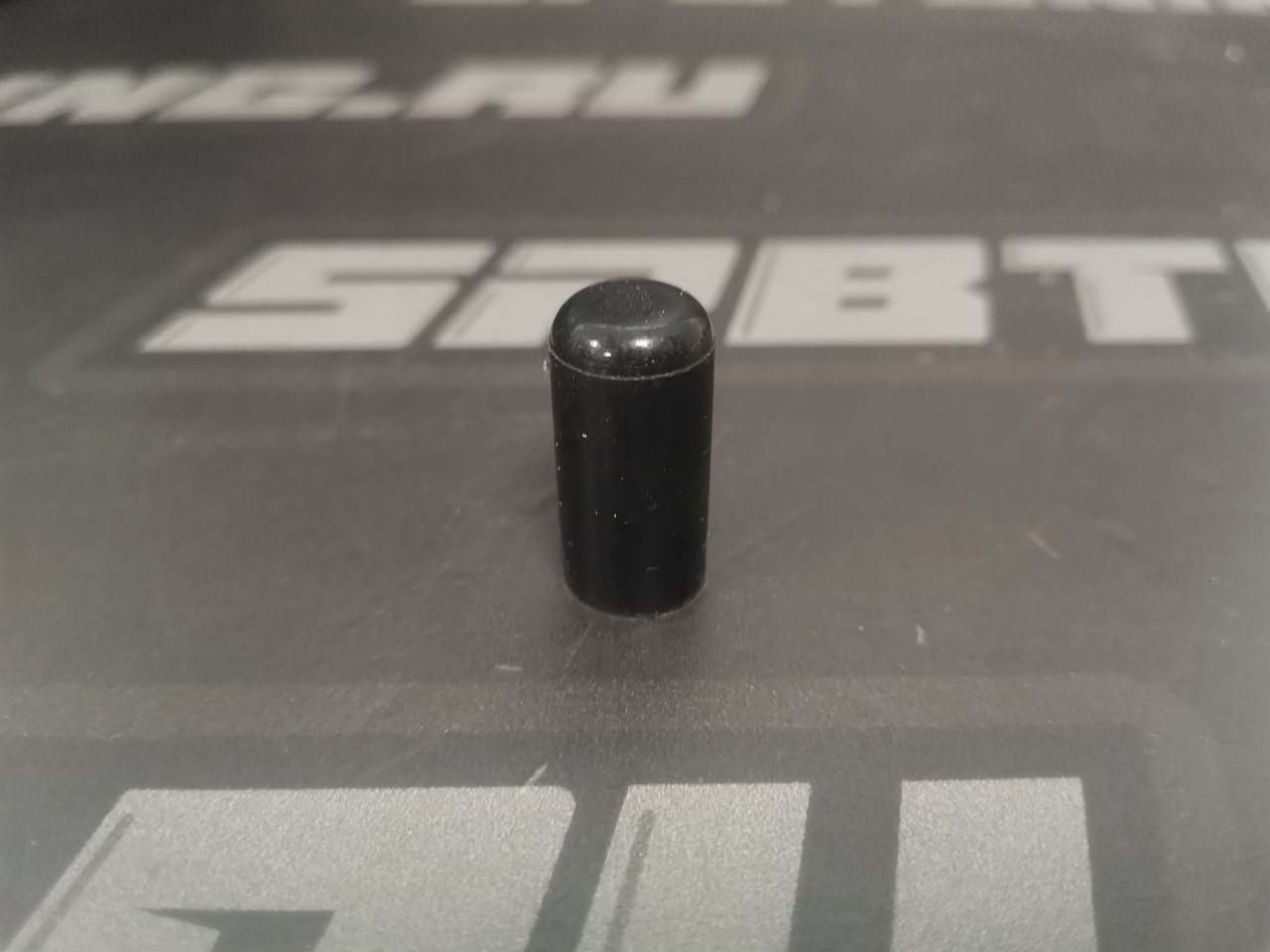 Заглушка силиконовая черная 16мм