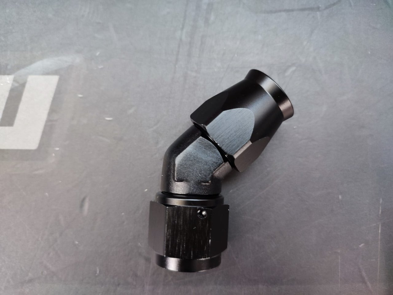 Фитинг AN6 45 градусов под тефлоновый шланг PTFE, усиленный