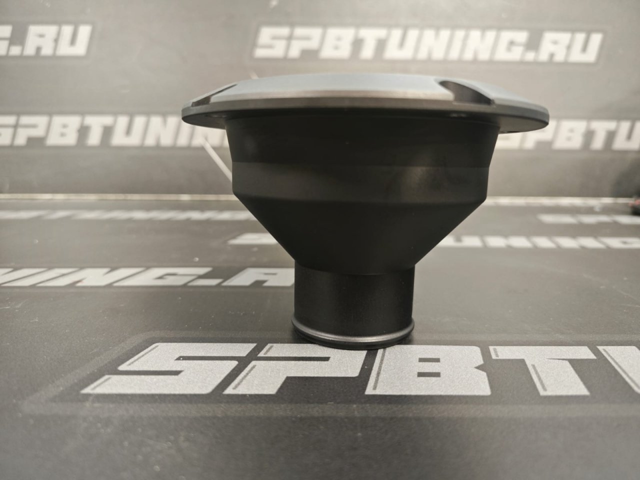 Горловина топливного бака заливная Tuning Toys (под перенос), черная