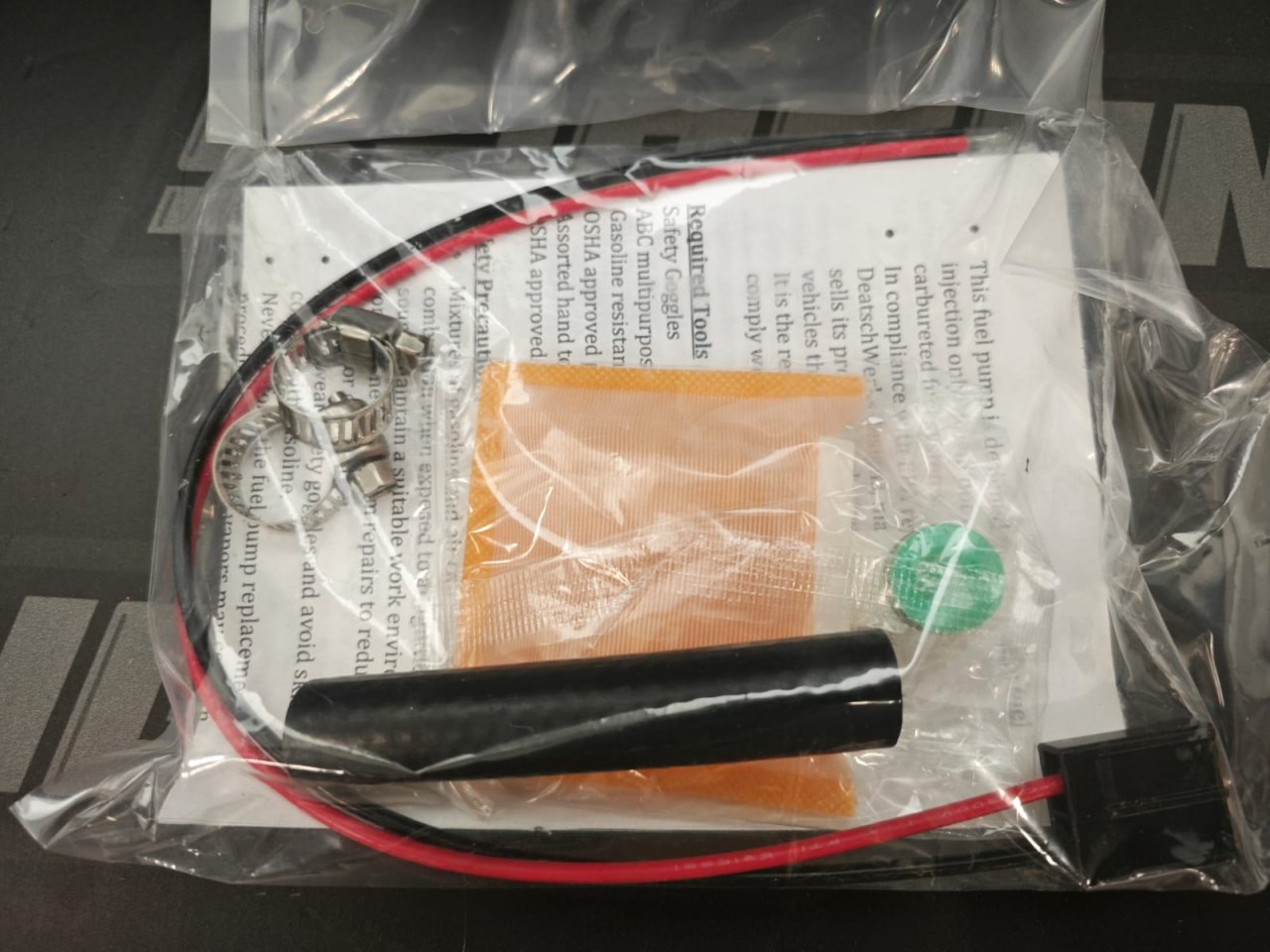 Топливный насос DeatschWerks 265л/ч DW65c универсальный серия: компакт