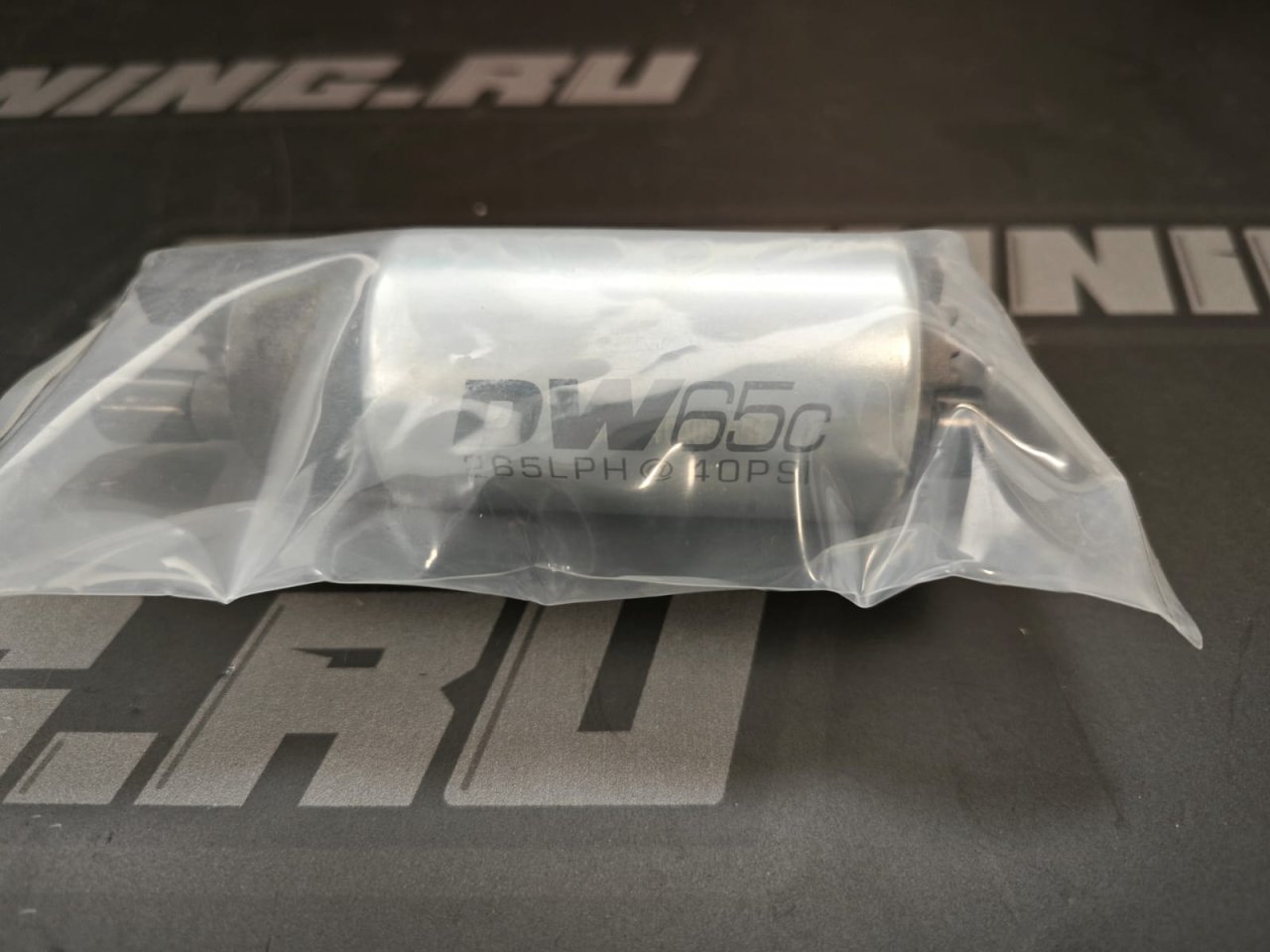 Топливный насос DeatschWerks 265л/ч DW65c универсальный серия: компакт