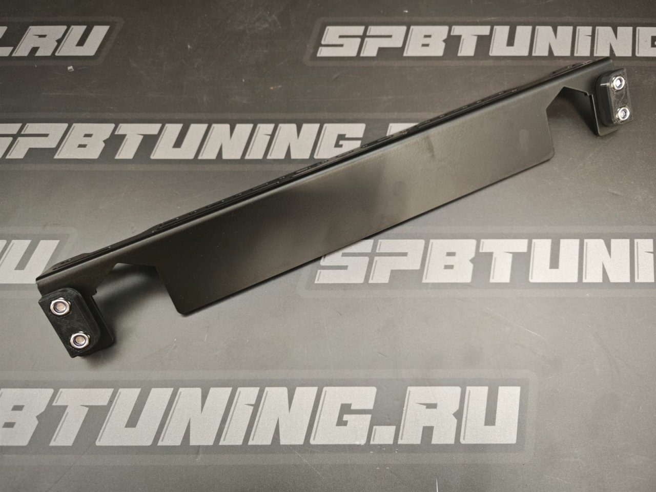 Кронштейн Tuning Toys для масляных радиаторов Setrab и Blackrock шириной 405мм