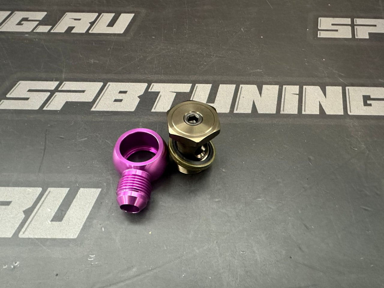 Болт BANJO M22*1,5мм и фитинг AN10 для радиаторов Setrab, Blackrock