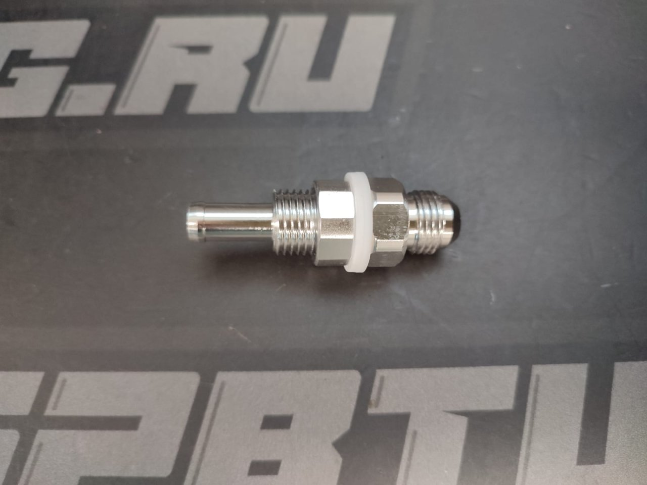 Фитинг в перегородку (проходной) AN8 - 10мм под хомут