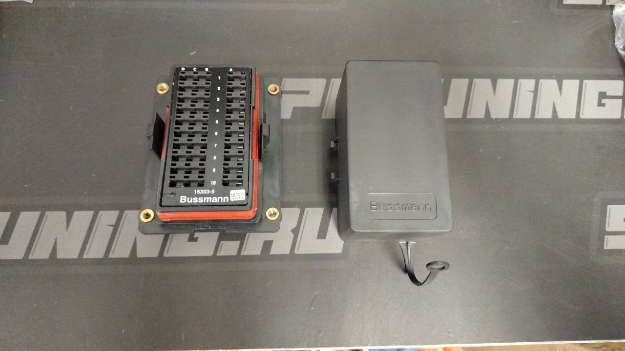 Блок предохранителей и реле BUSSMANN