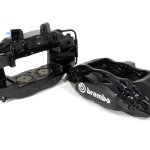 Комплект суппортов 2 шт. Brembo 4 поршня+адаптеры+армир. торм. шланги (2 шт) Черные VAG-B4B-GN3BK