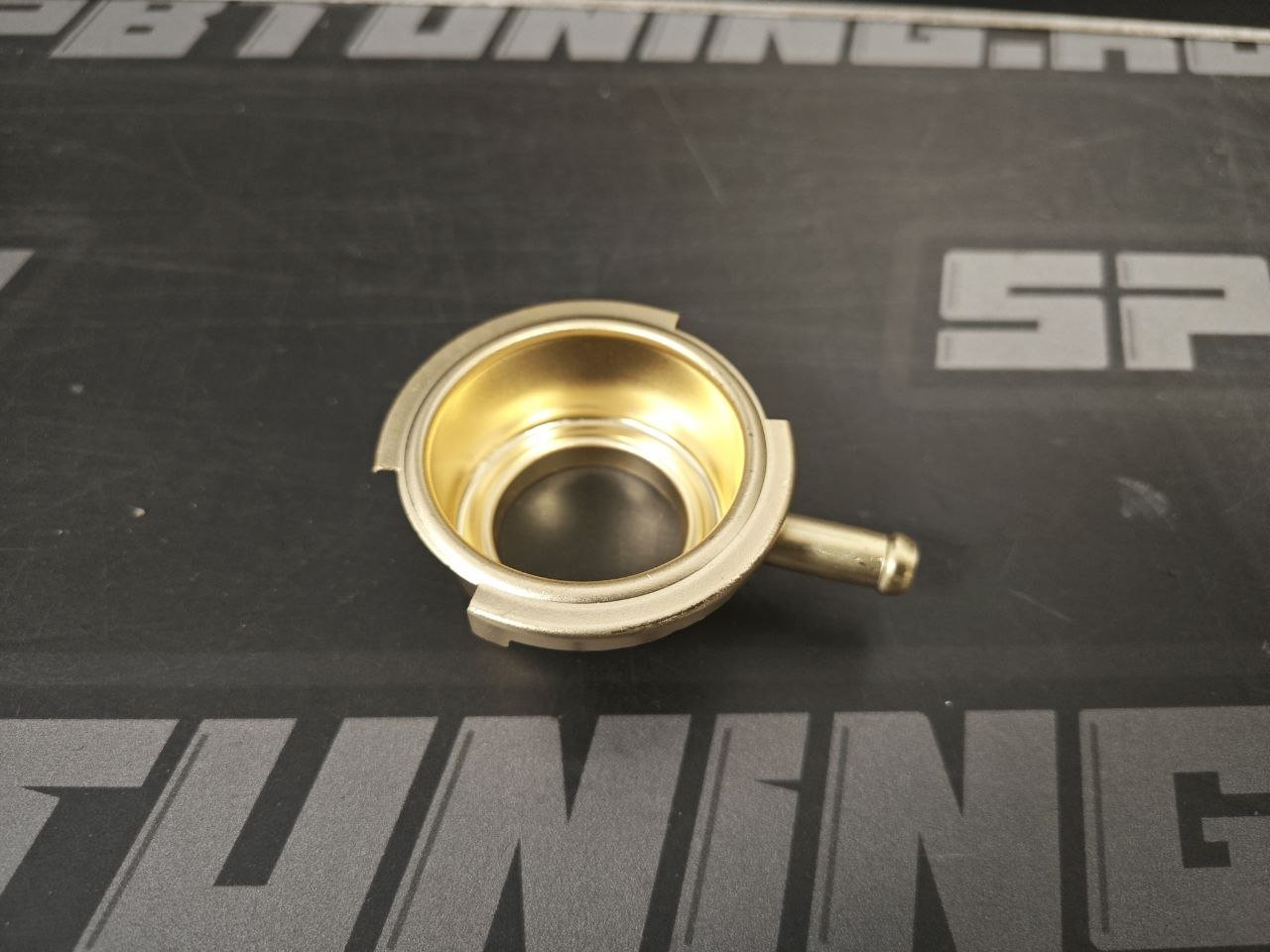 Горловина для радиатора приварная медная универсальная 41 мм